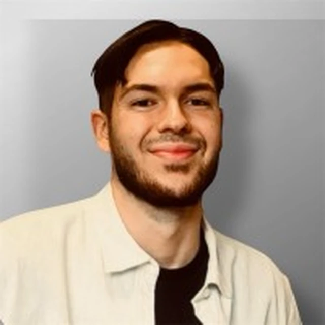 Dylan Fox headshot